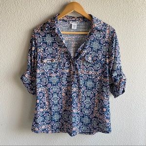 Vneck small floral print top